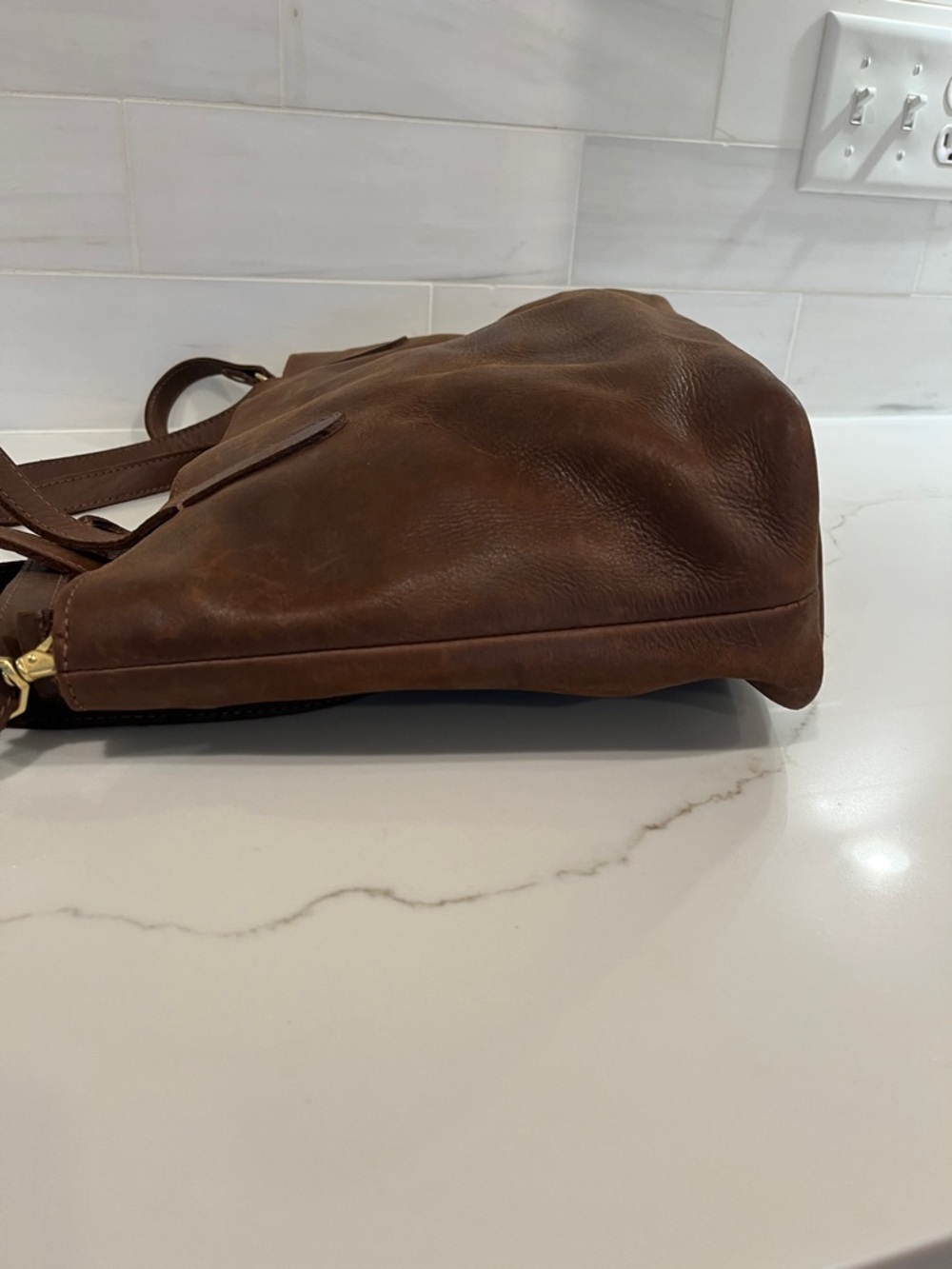 Parker Clay Eden Carryall Distressed Leather Tote Bag in Rust Brown - Picture 8 of 15